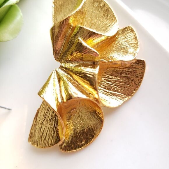 New! Zara Fan Earrings - Picture 9 of 15